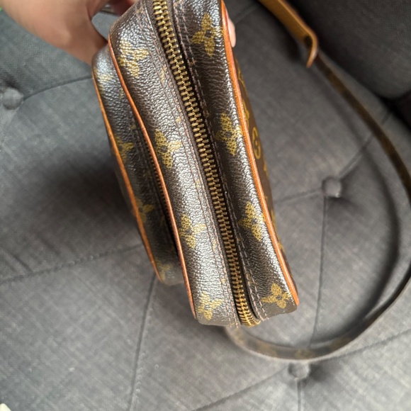 Louis Vuitton crossbody - Picture 3 of 8